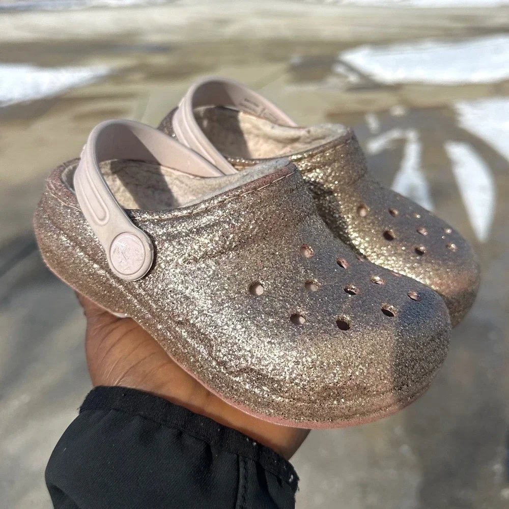 CROCS KIDS CLASSIC LINED GLITTER‎ CLOGS Toddler Size 9/10 Gold